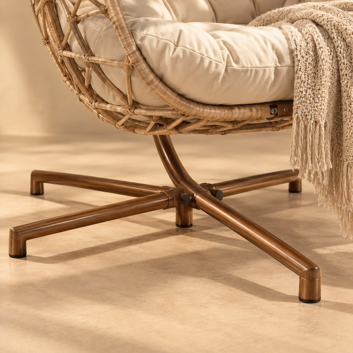 Le Nid à Deux base and rattan weave detail